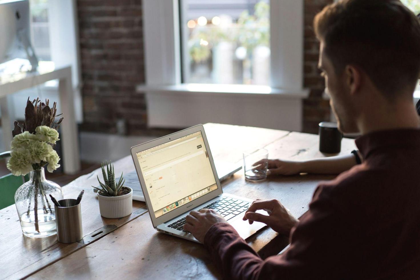 Atelier d'analyse financière en groupe de travail
